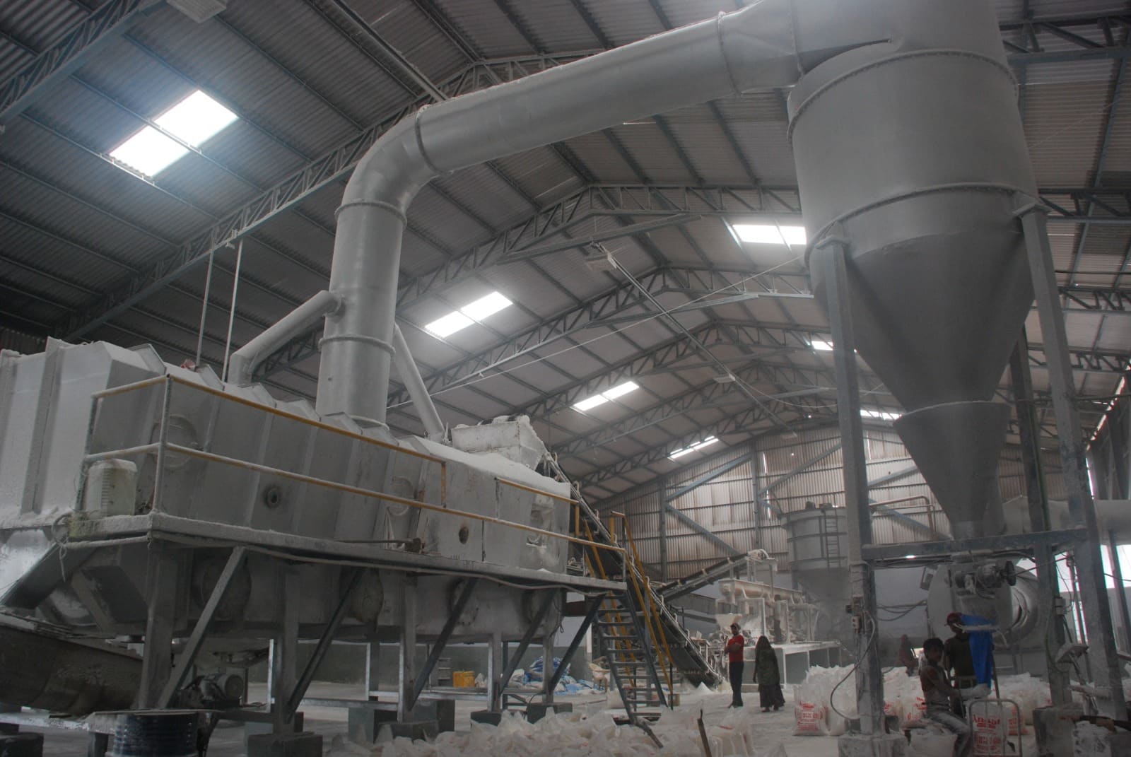 Cyclone separator unit, salt refinement plant